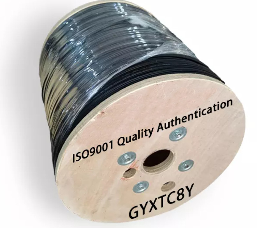 GYXTC8Y आउटडोर Fig8 फाइबर ऑप्टिक केबल 2 4 6 8 12 कोर एरियल स्टील वायर स्ट्रेंथ मेंबर