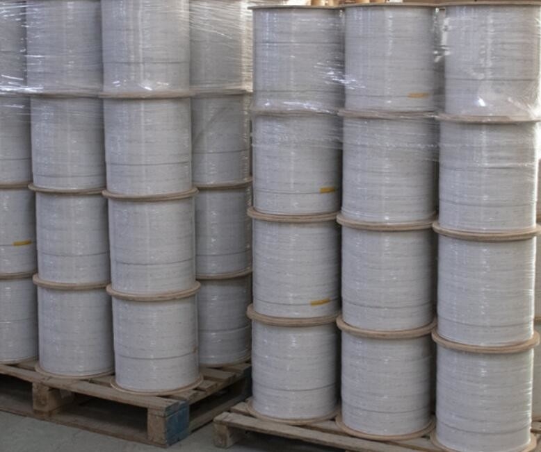 0.5 मिमी स्टील फाइबर ऑप्टिकल केबल तितली GJXH-2b 2 कोर FTTH म्यान